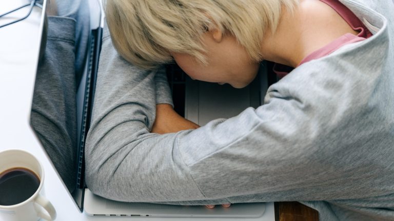 Online-Meeting-Marathon und Zoom-Fatigue entgegenwirken mit Stresscoach Brigitte Zadrobilek