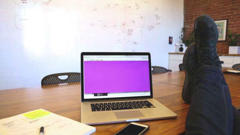 Entspannt im Büro: Quicktipps, Tools und Übungen mit Stresscoach Brigitte Zadrobilek